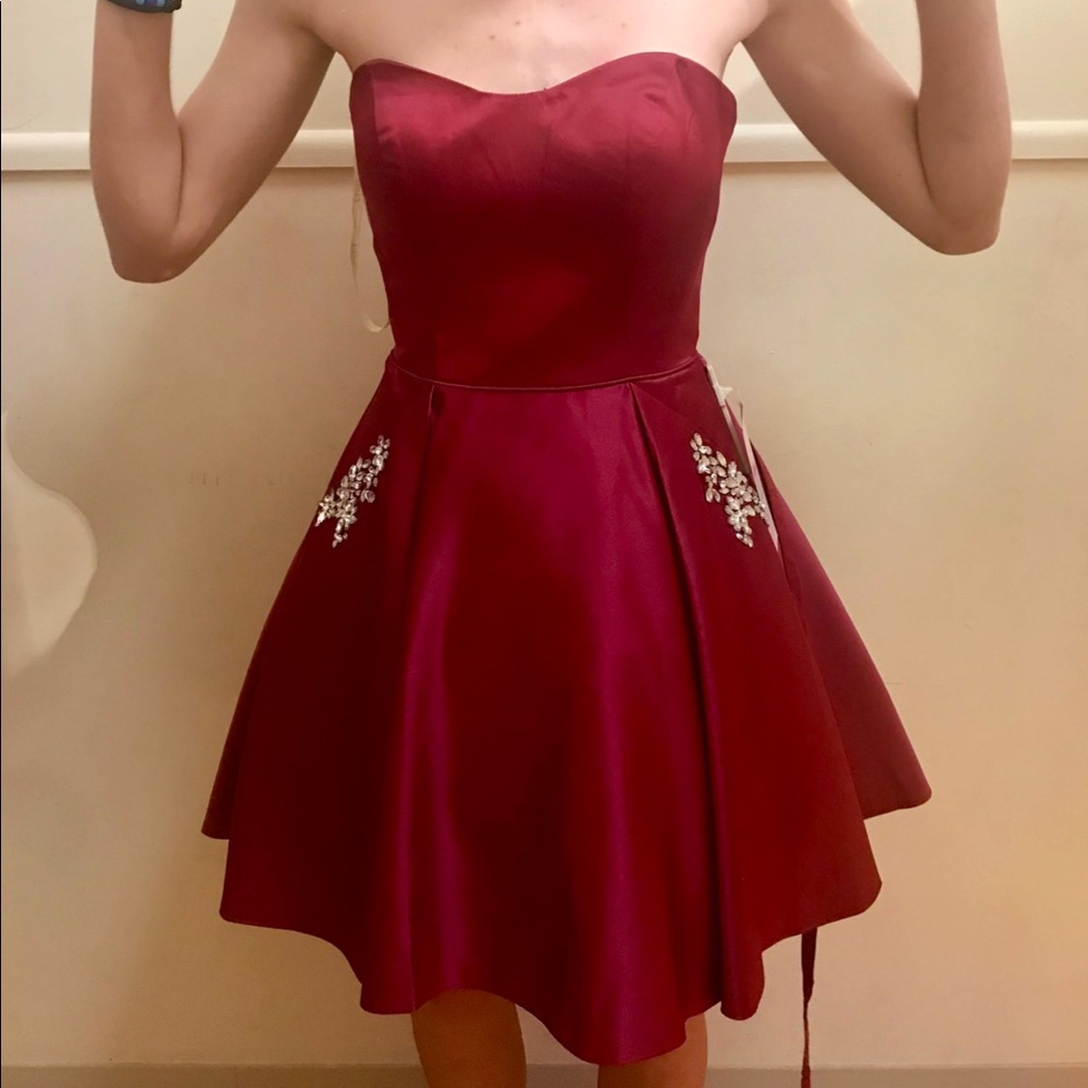 Like new formal dress!!! Worn once!! Juniors 5/6